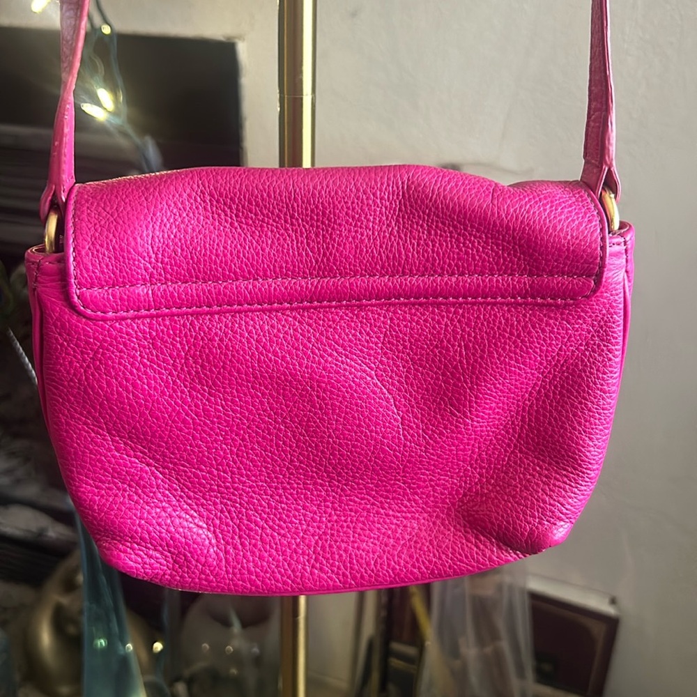Marc By Marc Jacobs Hot Pink Leather Shoulder Bag with Black & White Logo Lining - Picture 6 of 8